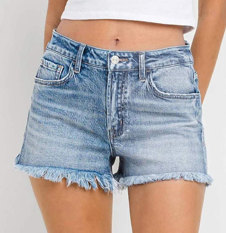 High Rise Frayed Shorts In Light Wash Chic Casual Wardrobe Essentials Chic Casual Wardrobe Essentials