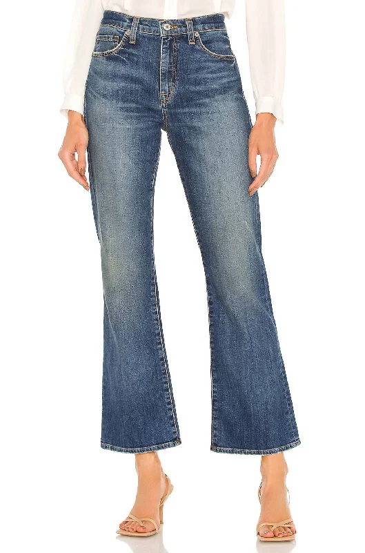 Boot Cut Jean In Classic Wash Fashion-forward Women's Wear Fashion-forward Women's Wear